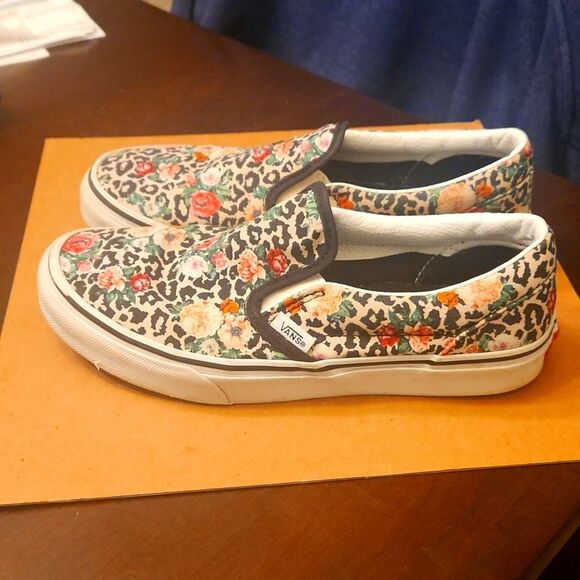 Vans Women's Leopard-Print w/ Roses Detailing Slip-on Shoes Size 5.5 - Picture 1 of 8